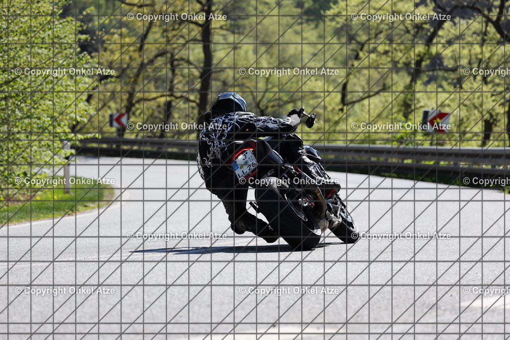 IMG_8414 | Fotograf am Kyffhäuser. Onkel Atze. Kyffhäuser Rennstrecke. Café36. Motorsportfotografie. - Realisiert mit Pictrs.com