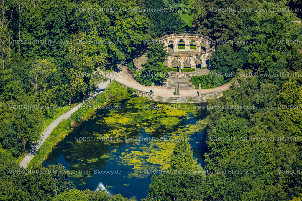 Gladbeck250800511 | Luftbild, Wittringer Wald mit See und Ehrenmal Wittringen, Gedenkstele, Gladbeck, Ruhrgebiet, Nordrhein-Westfalen, Deutschland