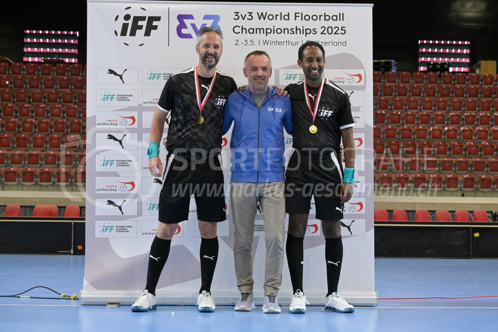 3v3 World Floorball Championships 2025 - Medal Ceremony | Referees, during 3v3 World Floorball Championships 2025, Switzerland: 03.05.2025, Winterthur, AXA ArenaEvent page: <a href="https://www.u19wfc2025.ch/">www.u19wfc2025.ch</a>Credit: Markus Aeschimann, <a href="https://markus-aeschimann.ch">markus-aeschimann.ch</a>Instagram: <a href="https://instagram.com/sportfotografie.aeschimann">@sportfotografie.aeschimann</a> - Realisiert mit Pictrs.com