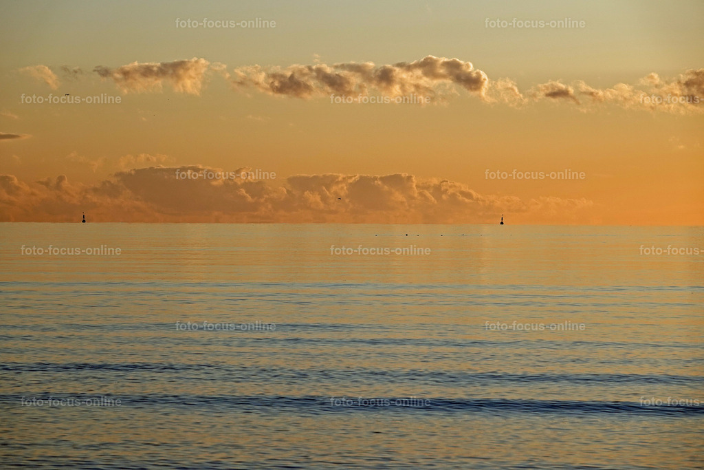 Daybreak in the Bay of Lübeck | Landscape photography, spectacular waves, Atlantic Ocean, Baltic Sea
