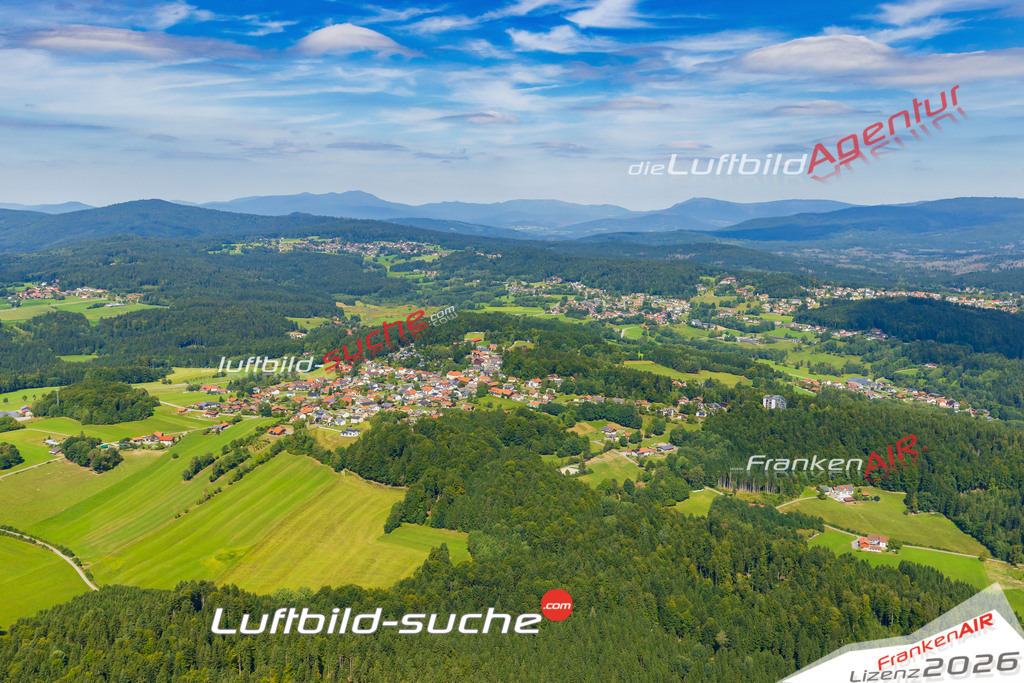 Klassische Luftaufnahme ohne Drohne zeigt:Oberkreuzberg bei Spiegelau - Die Luftbildaufnahme wurde 2025 vom UL-Flugzeug heraus erstellt ( keine Drohne ) - Hochauflösende Luftaufnahme -Nicht vergleichbar mit Google Maps oder Satelittenbilder- Die Geschenkidee !Mit Lizenz und Bildrechte bestellbar