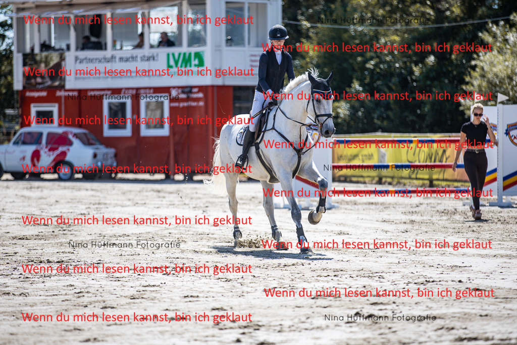 BK1A6269 | Turnierbilder Turnierfotos Nina Hüffmann Turnierfotografie Pferdefotografie Tierzeichnung Haustierzeichnung Pferdezeichnung Hundezeichnung Videograf  - Realisiert mit Pictrs.com