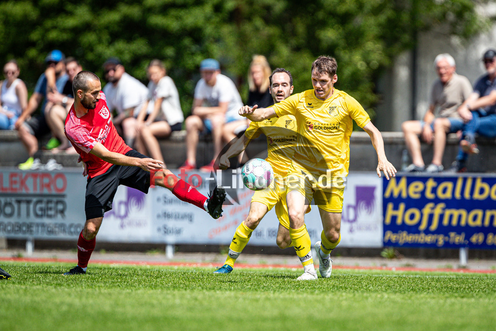 TSV Peißenberg vs SV Münsing-Ammerland | Abstiegs Qualifikationsrunde Kreisliga Gruppe C, TSV Peißenberg vs SV Münsing-Ammerland, 20240511,
Duell zwischen Lukas HAUPTMANN (SVM 15) und Johannes JUNGMANN (TSVP 10),
2024-05-11 in Peißenberg (Sportplatz Peißenberg)
Johannes JUNGMANN (TSVP 10), Lukas HAUPTMANN (SVM 15)
Copyright: WolfgangxLindner www.foto-lindner.de