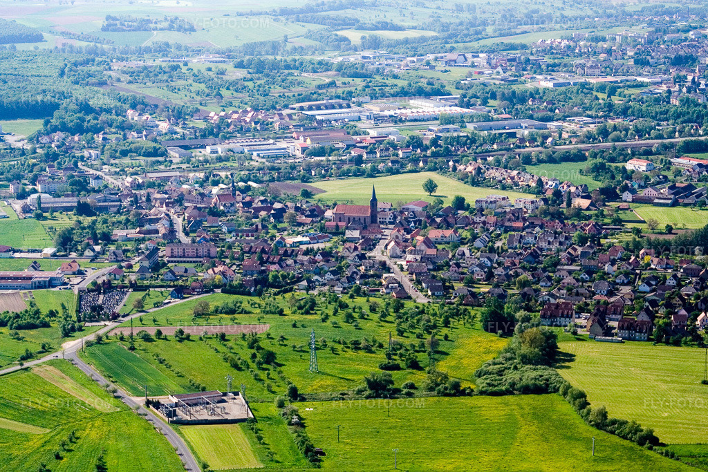 Aerial view: Saverne, Monswiller from the north in Monswiller in the state Bas-Rhin, France.Photo: IMG_10895.jpg taken on 05/12/2008 by Werner Riehm/FLY-FOTO.comResolution of the original: 3456 x 2304 px