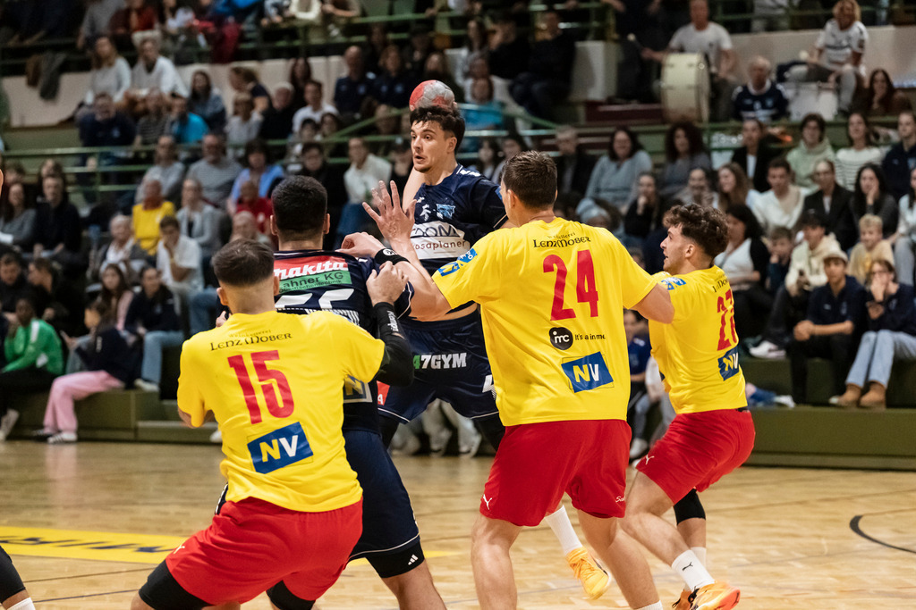 _20I1488 | FREEZE FRAME - Realisiert mit Pictrs.com