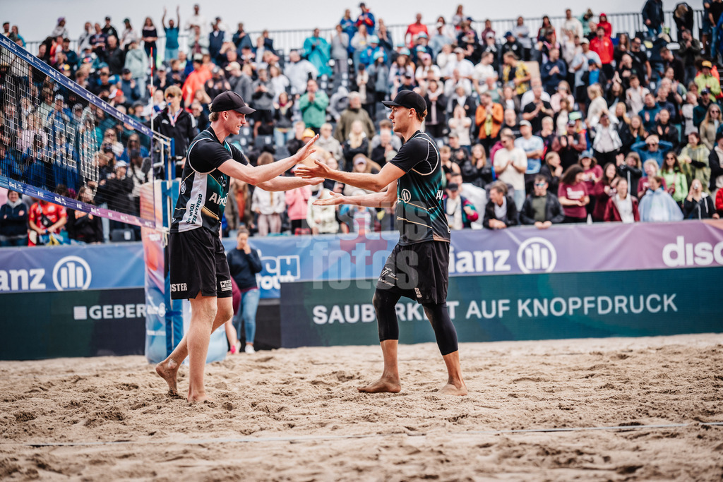 Beachvolleyball | Männer | Deutsche Meisterschaften 2025 Timmendorfer Strand | 05.09.2025 | v.l. Philipp Huster und Max Just jubeln