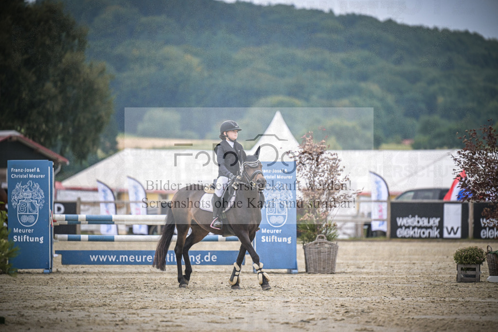 DOS_0105 | Entdecke hochwertige Reitturnierfotos von Foto Oger. Professionell, emotional und authentisch – jetzt Lieblingsmomente im Shop bestellen.Deutschlandweite Turnierfotografie. - Realisiert mit Pictrs.com