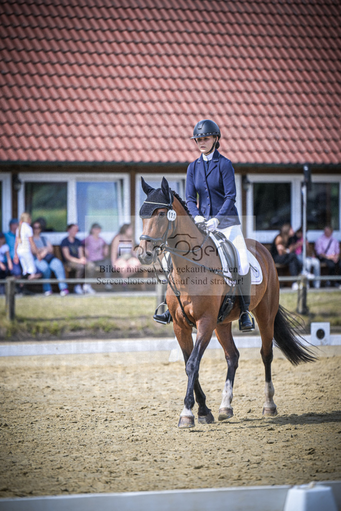 DOS_7499 | Entdecke hochwertige Reitturnierfotos von Foto Oger. Professionell, emotional und authentisch – jetzt Lieblingsmomente im Shop bestellen.Deutschlandweite Turnierfotografie. - Realisiert mit Pictrs.com