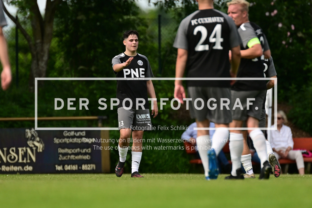 Fußball I Herren I Saison 2024-2025 I Bezirksliga I 34. Spieltag I VSV Hedendorf-Neukloster - FC Cuxhaven I 044638 | Der Sportfotograf. - Realisiert mit Pictrs.com