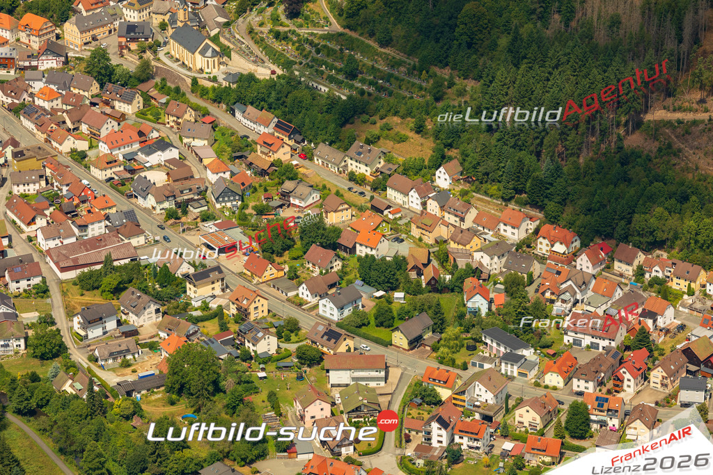 Luftaufnahme der Stadt Wallenfels - Die Luftaufnahme wurde 2025 vom UL-Flugzeug heraus erstellt ( keine Drohne ) - Hochauflösende Luftaufnahme - für professionelle Ausdrucke geeignet. Die Geschenkidee !Mit Lizenz und Bildrechte bestellbar