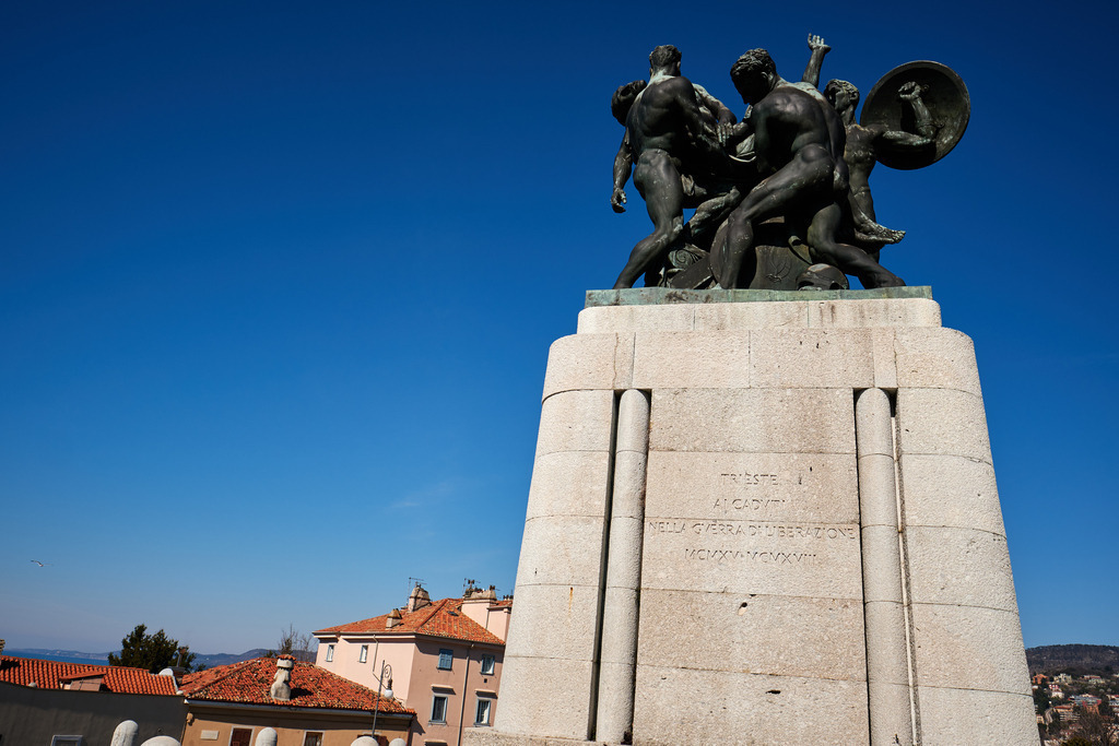 Trieste War Memorial | Triest, Austria - March 10, 2022: Trieste War Memorial im Park. - Realisiert mit Pictrs.com