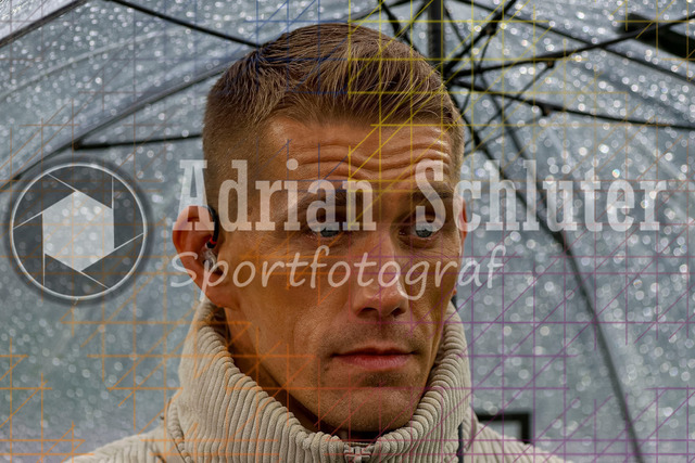 Borussia Mönchengladbach vs FC Bayern München - Bundesliga  | Mönchengladbach, Deutschland, 25.10.25:   Experte Nils Petersen schaut waehrend des Spiels der Bundesliga zwischen Borussia Mönchengladbach vs FC Bayern München im Stadion im Borussia Park(Foto von Brauer-Fotoagentur / Adrian Schlueter)