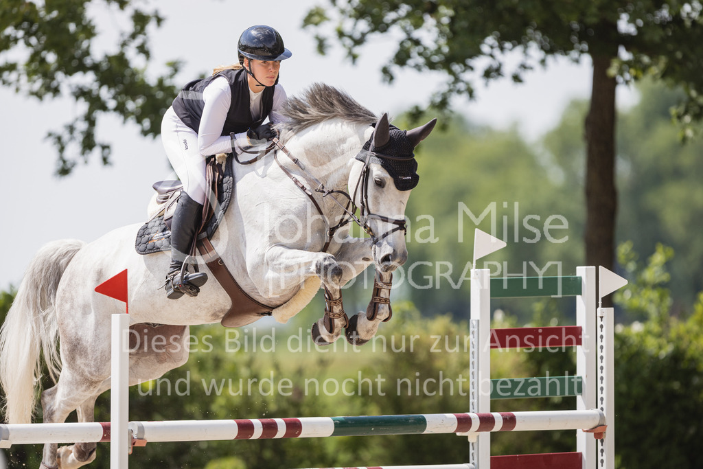 230616_Lemwerder_Springpf-L2-717 | Deine schönsten Turniermomente als professionelle Fotos! Entdecke hochwertige Pferdesport-Fotografie im Online-Shop. Jetzt Fotos finden & bestellen!