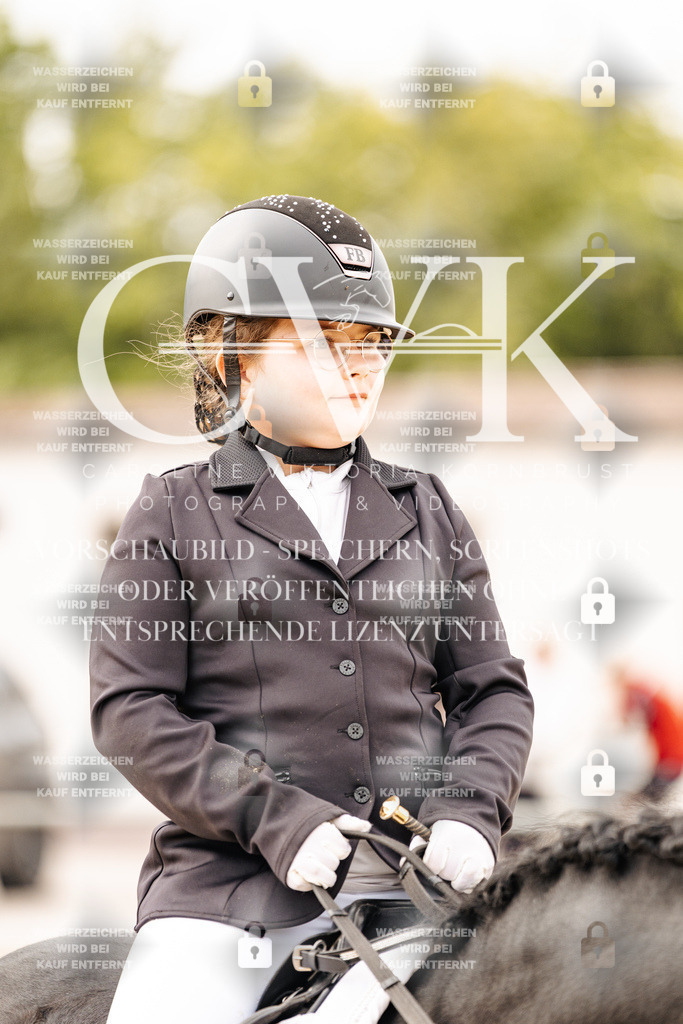 CK904302 | Turnierfotografie Pferdefotografie Trier Rheinland-Pfalz Pferdesport Reitsport Tierfotografie Sportfotografie Pferdevideo Pferdevideografie Equestrianvideography equestrianphotography  - Realisiert mit Pictrs.com