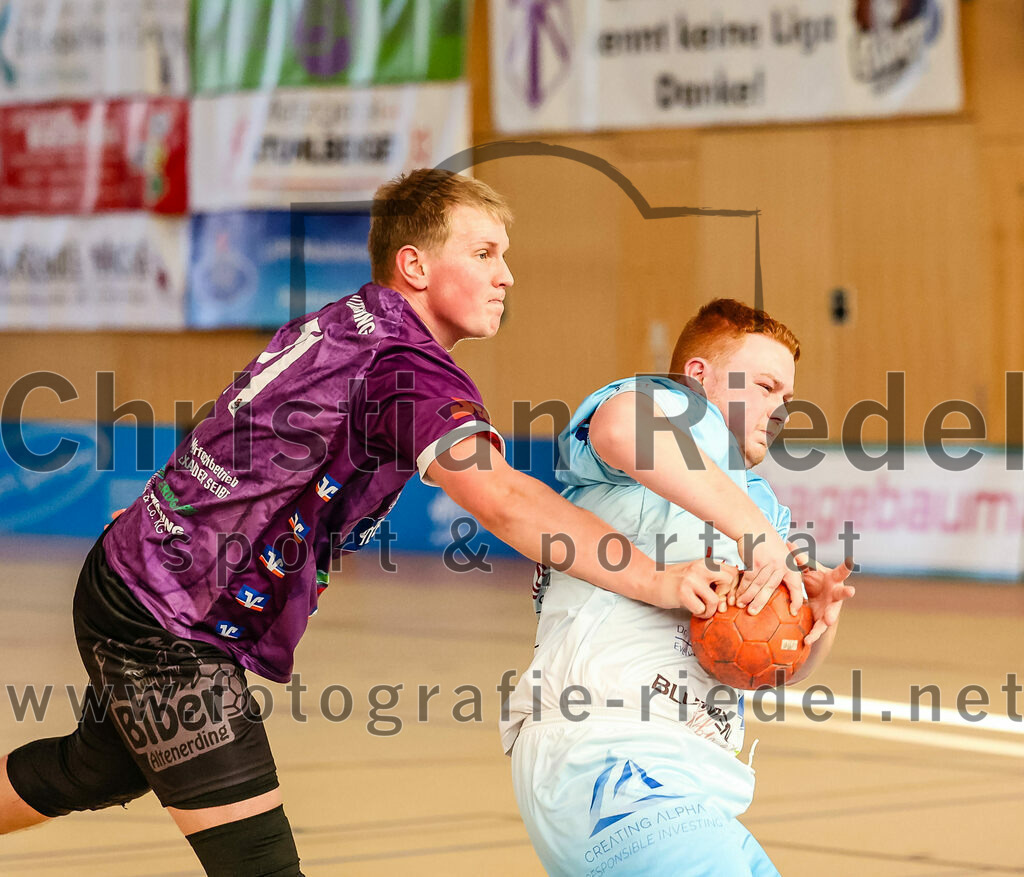 2024-01-28_028_SpVgg_Altenerding_II_gegen_HSG_Schwab-kirchen | Erding, Deutschland, 28.01.2024:
Handball, Bezirksklasse Männer Staffel Süd West 2023 / 2024, 9. Spieltag, SpVgg Altenerding gegen HSG Schwab/kirchen, Endergebnis: 30:24

Tristan Gerhardt (SpVgg Altenerding, #71), Fabian Steuer (HSG Schwab/kirchen, #13)

Foto: Christian Riedel / fotografie-riedel.net