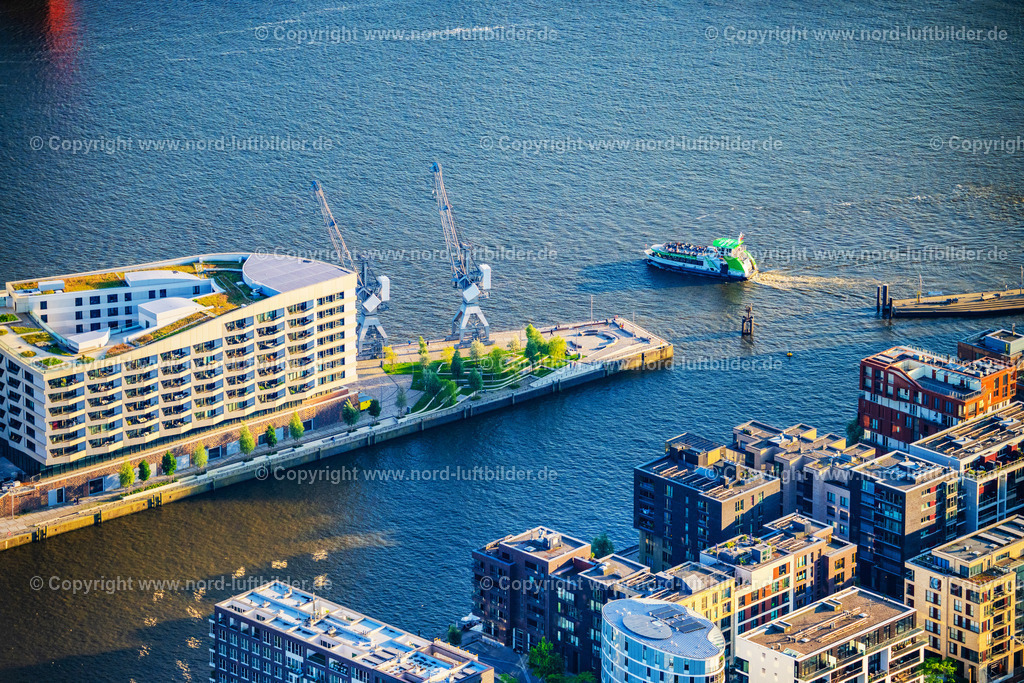 Hamburg_Hafencity_Strandhöft_Standkai_ELS_6671160625 | HAMBURG 16.06.2025 Neugestaltung des Platz- Ensemble auf dem " Strandhöft " an der Hübenerstraße im Ortsteil HafenCity in Hamburg, Deutschland. Weiterführende Informationen bei: Miralles Tagliabue EMBT. // Ensemble space an place on " Strandhoeft " on street Huebenerstrasse in the district HafenCity in Hamburg, Germany. Further information at: Miralles Tagliabue EMBT. Foto: Martin Elsen