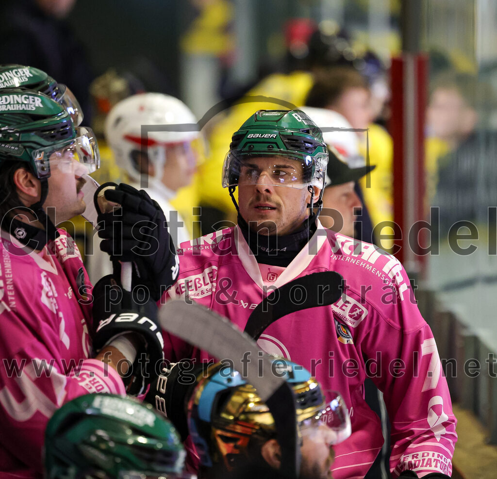 2025-10-10_066_TSV_Erding_gegen_onesto_Tigers_Bayreuth | Erding, Deutschland, 10.10.2025:Eishockey, Oberliga Süd 2025 / 2026, 7. Spieltag, TSV Erding gegen onesto Tigers Bayreuth, Endergebnis: 2:5Louis Trattner (Erding Gladiators, #7)Foto: Christian Riedel / fotografie-riedel.net