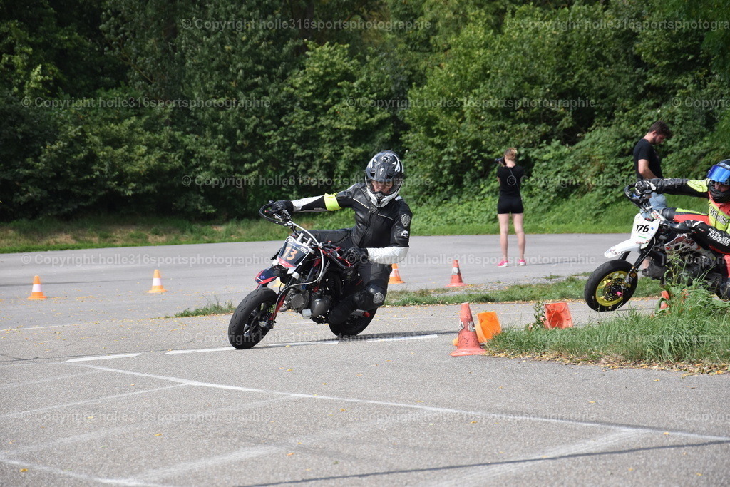 DSC_0585 | Sportfotografie , Motorsport, Motoross, Reitsport, Mointainbike, Enduro,
Landschaft , Outdoor, Eventfotografie, Landschaft, Bilder online bestellen - Realisiert mit Pictrs.com