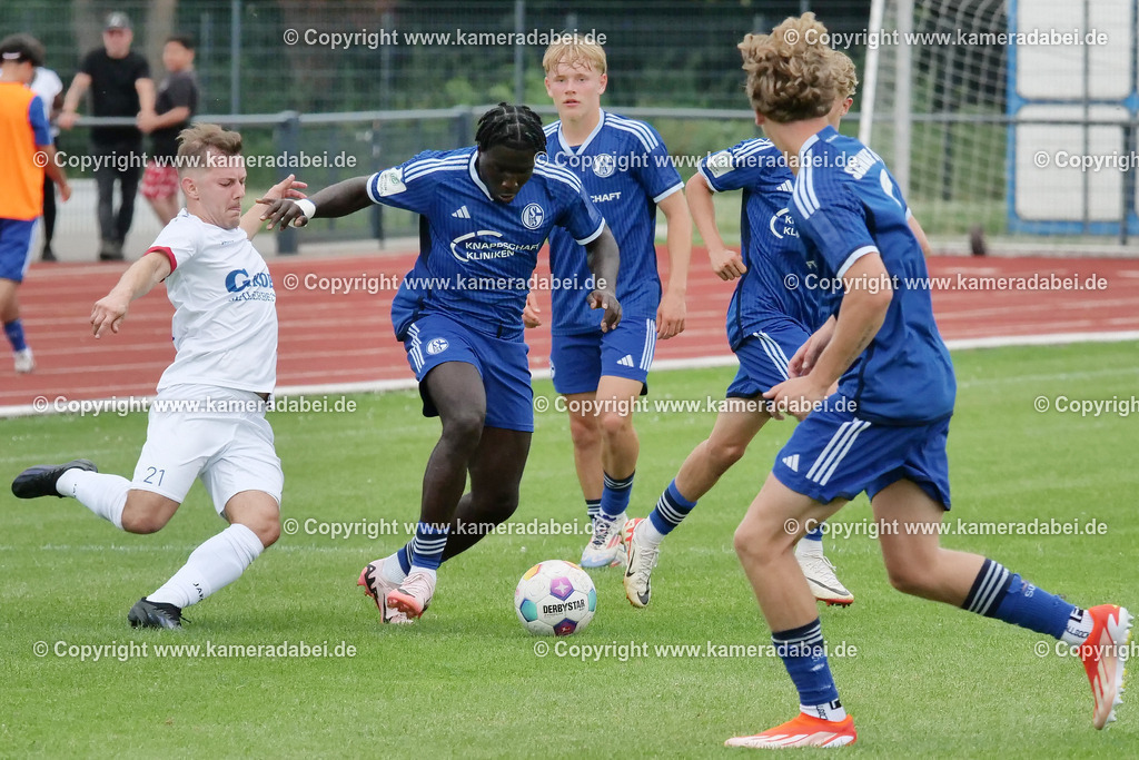Fußball : Testspiel : SuS 09 Dinslaken - Schalke 04 U 19 am 25.07.2024 | Foto : Jochen Emde / www.kameradabei.de - Realisiert mit Pictrs.com