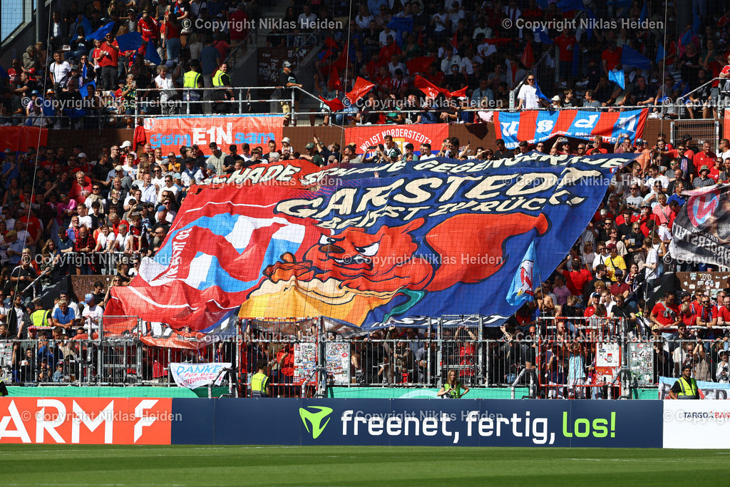 NH_FCEintrachtNorderstedt_FCStPauli_DFBPokal_16082025 | Die Choreo der Fans des FC Eintracht Norderstedt.Fußball I Herren I DFB-Pokal I Saison 2025-2026  I 1. Runde I FC Eintracht Norderstedt - FC St. Pauli I 16.08.2025 I Millerntor-Stadion