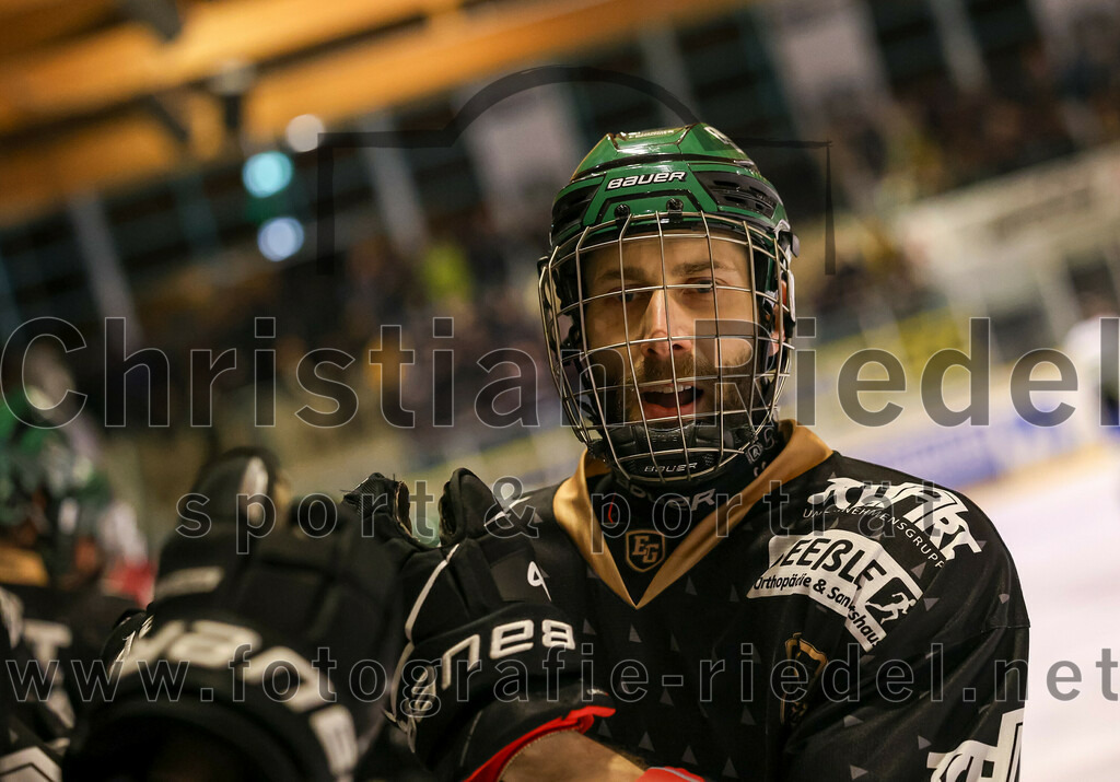 2024-02-23_022_TSV_Erding_gegen_ERSC_Amberg | Erding, Deutschland, 23.02.2024:
Eishockey, Bayernliga Playoffs 2023 / 2024, 3. Spieltag, TSV Erding gegen ERSC Amberg, Endergebnis: 2:3 n. V.

Florian Zimmermann (Erding Gladiators, #5)

Foto: Christian Riedel / fotografie-riedel.net