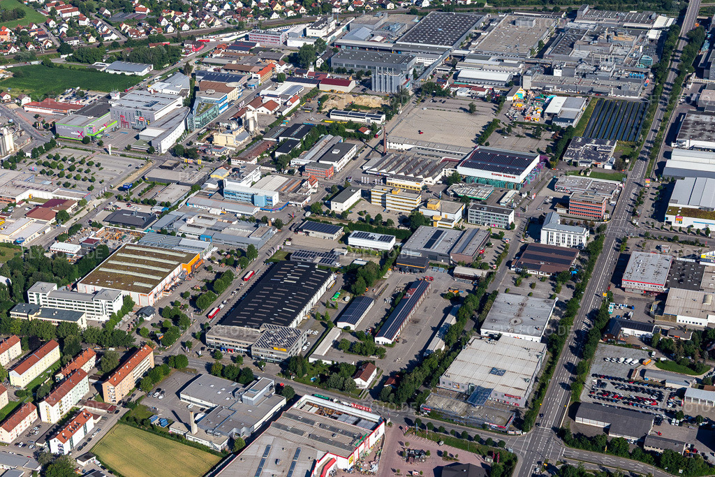 Luftbild: SIEMES Schuhcenter Landshut bei Ergolding in Landshut im Bundesland Bayern in Deutschland. Foto: IMG_133074.jpg vom 03.07.2022 durch Werner Riehm/FLY-FOTO.deSchuhe * einfach günstig online kaufen