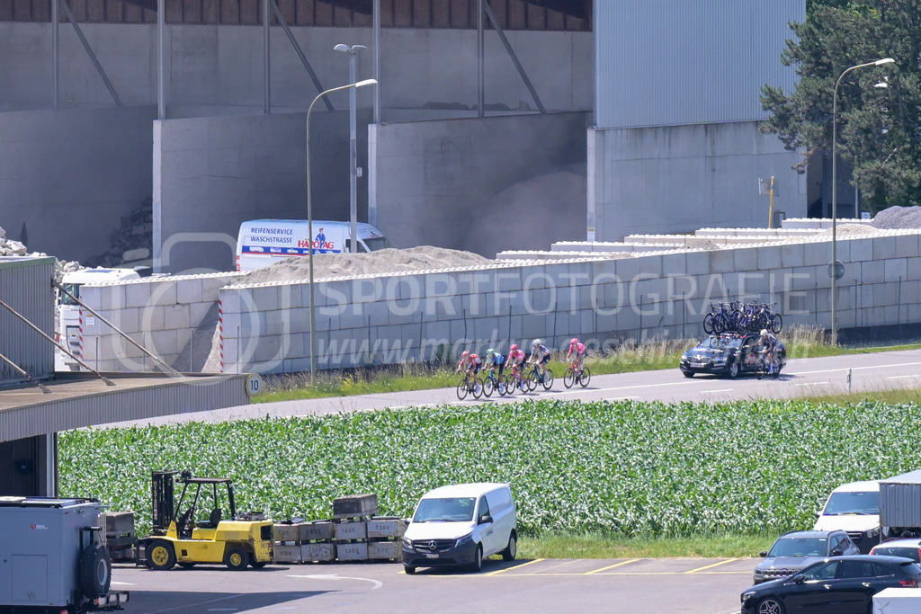 Tour de Suisse 2025 - 17. Juni 2025 | Tour de Suisse 2025Winterthurstrasse, NeftenbachAusreissergruppe.Bild: Sportfotografie Markus Aeschimann | www.markus-aeschimann.ch - Realisiert mit Pictrs.com