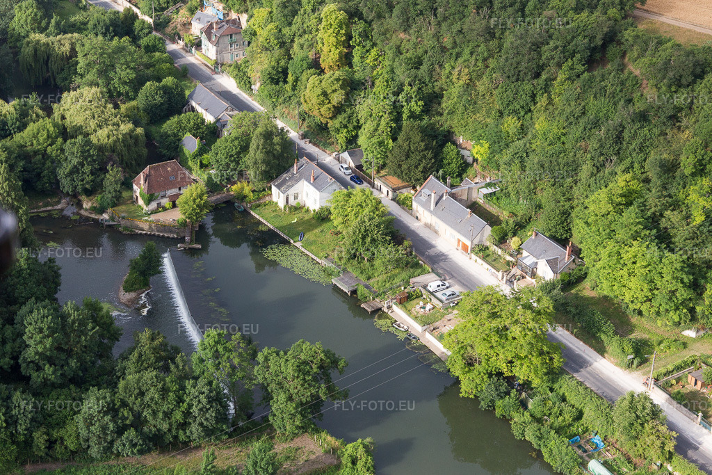 Vue aérienne: Vue de la ville à Saint-Rimay dans le département Loir et Cher, France. Photo: IMG_101136.jpg prise le 24/06/2017 par Werner Riehm/FLY-FOTO.euRésolution de l'original: 4837 x 3225 px