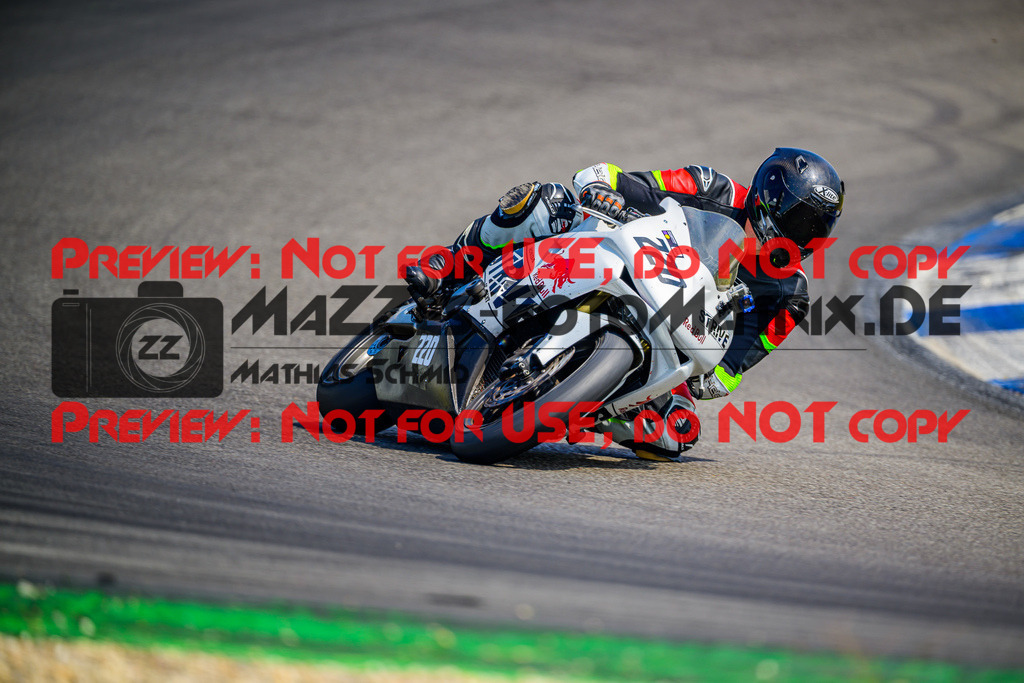 MaZZes_Fotomatrix_20250816_6007705_1806 | WEISS