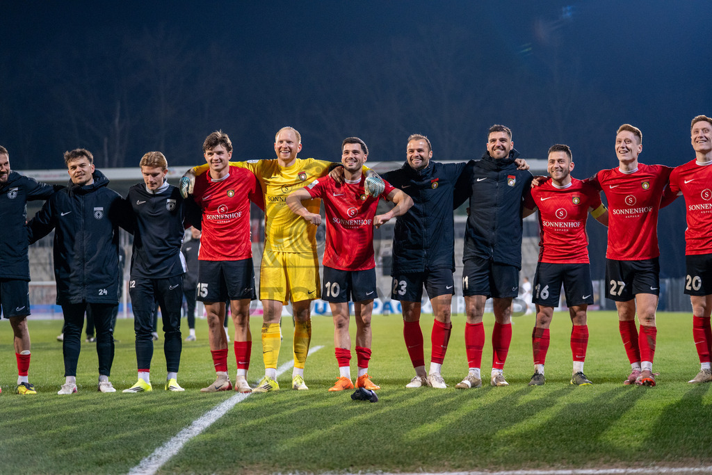 SG Sonnenhof Grossaspach vs. TSV Steinbach Haiger, Fussball, Regionalliga Suedwest, 25. Spieltag, 20.03.2026 | SGS jubelt nach dem Sieg,SG Sonnenhof Grossaspach vs. TSV Steinbach Haiger, Fussball, Regionalliga Suedwest, 25. Spieltag, 20.03.2026Foto: photosbyphips/Philip Ziegler