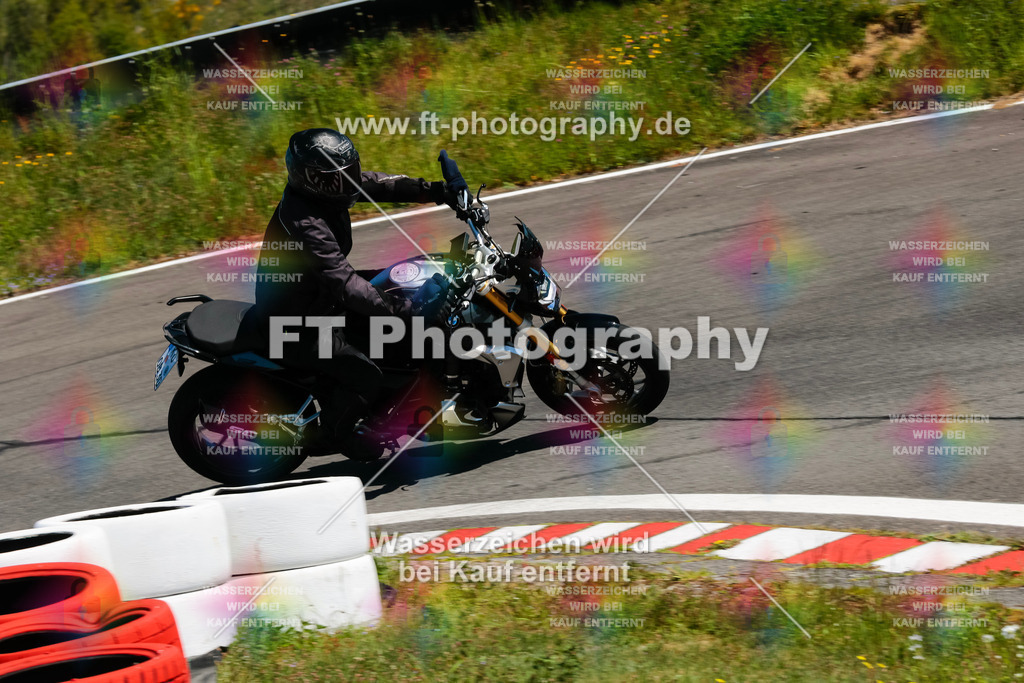 Moto-TeamOBK-22099 | Hier findet Ihr Bilder von Touristenfahrten auf der Nürburgring Nordschleife oder von anderen Veranstaltungen die ich besucht habe. Viel Spass beim Durch Schauen 