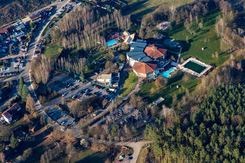 Luftbild: Dahn, Felsenbad in Dahn im Bundesland Rheinland-Pfalz in Deutschland. Foto: IMG_086760.jpg vom 26.03.2016 durch Werner Riehm/FLY-FOTO.de