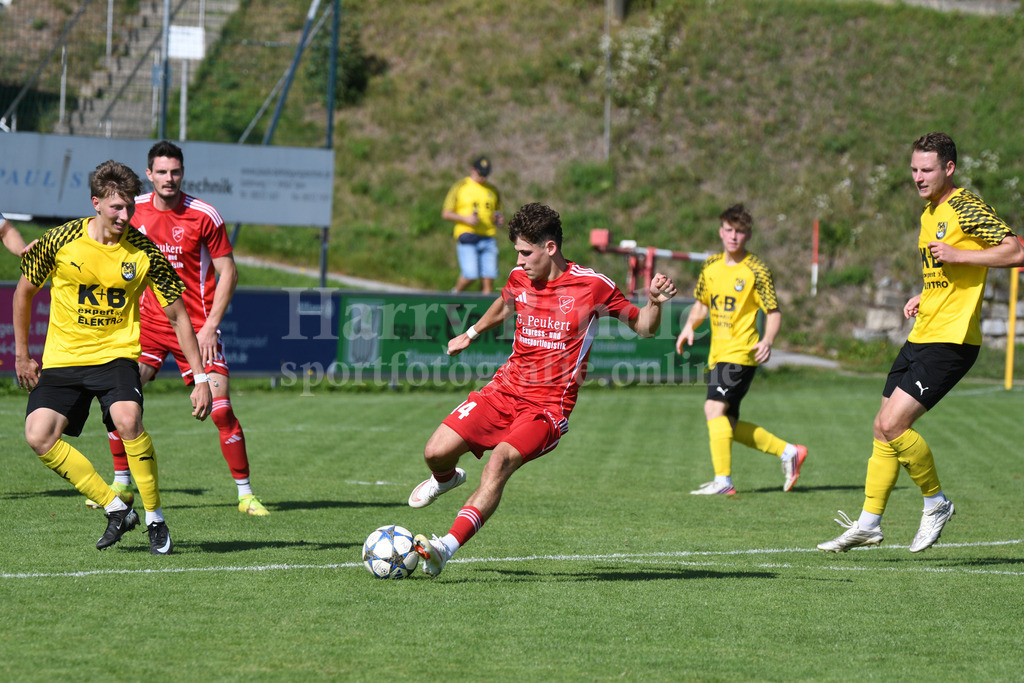 TSV Seebach : FC AmbergSpVgg GW Deggendorf : TSV Karpfham | Lukas Semmler (TSV Seebach) - Realisiert mit Pictrs.com