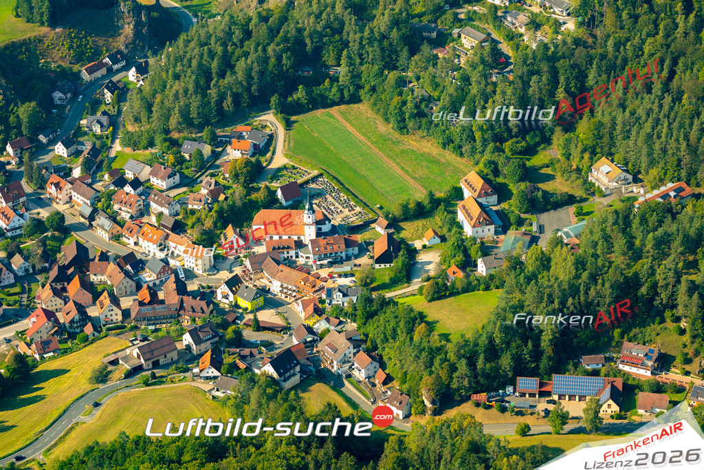 Das Luftbild zeigt :  Obertrubach - Die Luftaufnahme wurde 2024 vom UL-Flugzeug aus erstellt ( keine Drohne ) - Hochauflösende Luftaufnahme - Für grossformatige Ausdrucke geeignet. Die Geschenkidee !Mit Lizenz und Bildrechte bestellbar