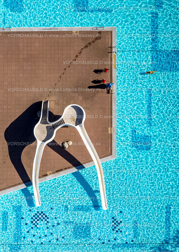 Essen220807205 | Luftbild, Grugabad, Freibad mit Wasserrutsche, Formen und Farben, Essen-Rüttenscheid, Essen, Ruhrgebiet, Nordrhein-Westfalen, Deutschland