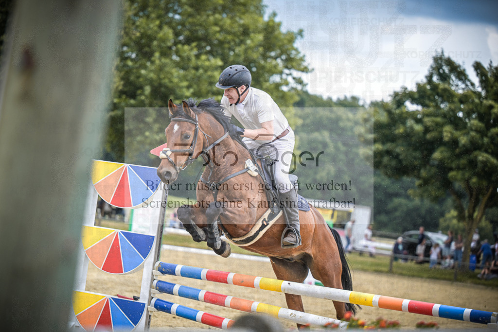 DOS_1225 | Entdecke hochwertige Reitturnierfotos von Foto Oger. Professionell, emotional und authentisch – jetzt Lieblingsmomente im Shop bestellen.Deutschlandweite Turnierfotografie. - Realisiert mit Pictrs.com