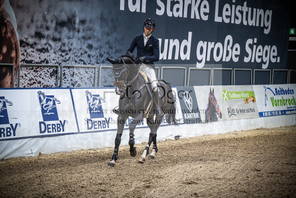 DOS_2392 | Entdecke hochwertige Reitturnierfotos von Foto Oger. Professionell, emotional und authentisch – jetzt Lieblingsmomente im Shop bestellen.Deutschlandweite Turnierfotografie. - Realisiert mit Pictrs.com