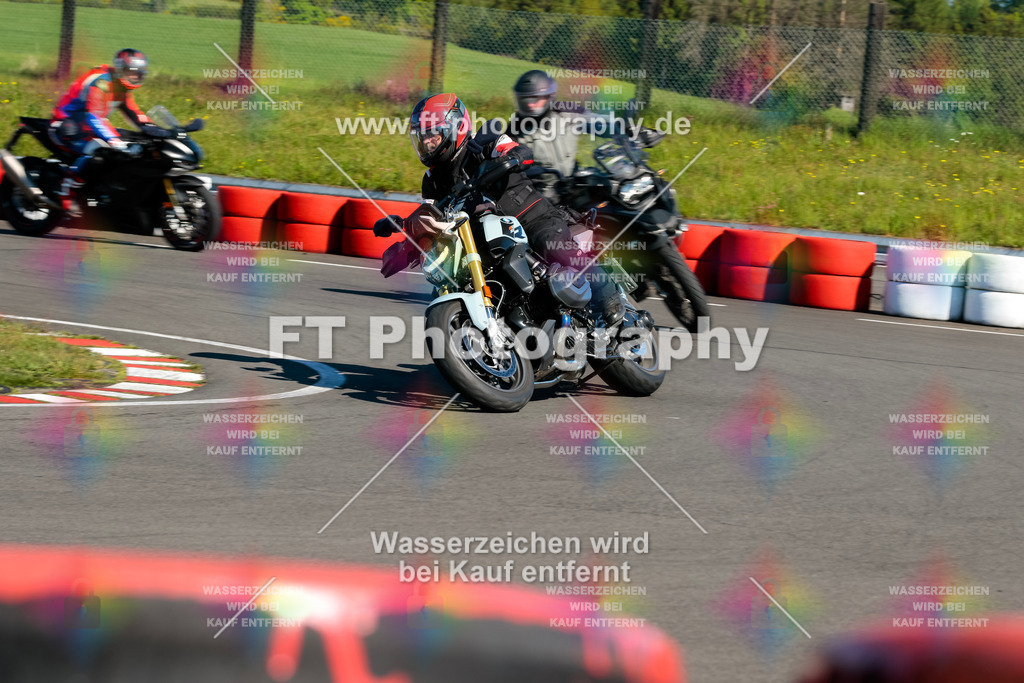 Moto-TeamOBK-21582 | Hier findet Ihr Bilder von Touristenfahrten auf der Nürburgring Nordschleife oder von anderen Veranstaltungen die ich besucht habe. Viel Spass beim Durch Schauen 