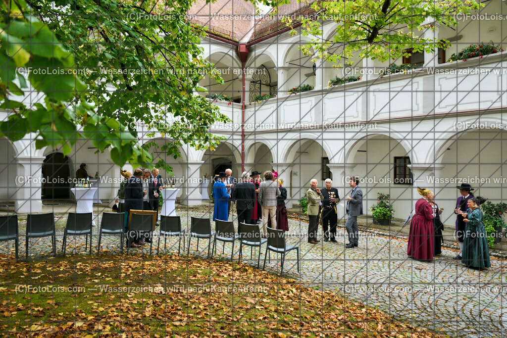 ALP3315_Jeanne de Ferrette_Schloss-Scheibbs | (C)FotoLois.com, Alois Spandl, 700stes Hochzeitsjubiläum - Albrecht II. mit Johanna von Pfirt in Thann (FR) im März 2024. Empfang des Organistionskommitees aus der Region Ferrette (Pfirt)/Thann aus dem Elsass mit Empfang durch die Stadtgemeinde und Bezirkshauptmannschaft Scheibbs im Schloss Scheibbs und anschließender Kranzniederlegung in der Kartausenkirche über der Krypta des Gründerehepaares durch Mitglieder des Templer Ordens im Beisein von Mitgliedern der Goldhaubengruppen, Fr 22. September 2023.