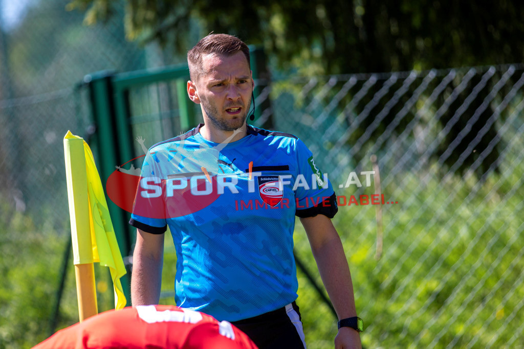 Fußball Halbfinale | Manuel Koller (1. Assistent) Fußball Halbfinale, Irland U15 - Österreich U15 am 29.04.2024 in Arnoldstein (Sportplatz), Austria, (Photo by Ernst Krawagner sport-fan.at) - Realisiert mit Pictrs.com