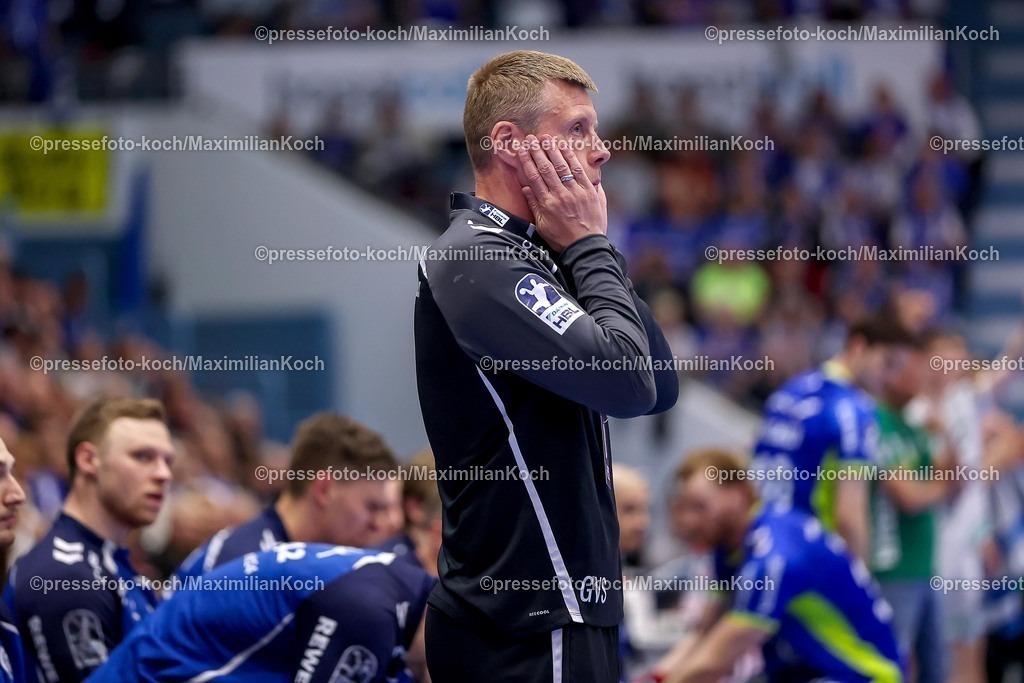 Gum30042601031 | 30.04.2026, Handball, 1. HBL, VfL Gummersbach - Frisch Auf! Göppingen, Saison 2025 / 2026 Herren, Schwalbe-Arena: Cheftrainer Guojon Valur Sigurosson (VfL Gummersbach #hc) enttäuscht Enttäuschung gestikulierend am Spielfeldrand  