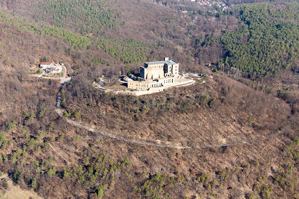 Luftbild: Hambacher Schloss im Ortsteil Diedesfeld in Neustadt im Bundesland Rheinland-Pfalz in Deutschland. Foto: IMG_112741.jpg vom 27.02.2019 durch Werner Riehm/FLY-FOTO.de