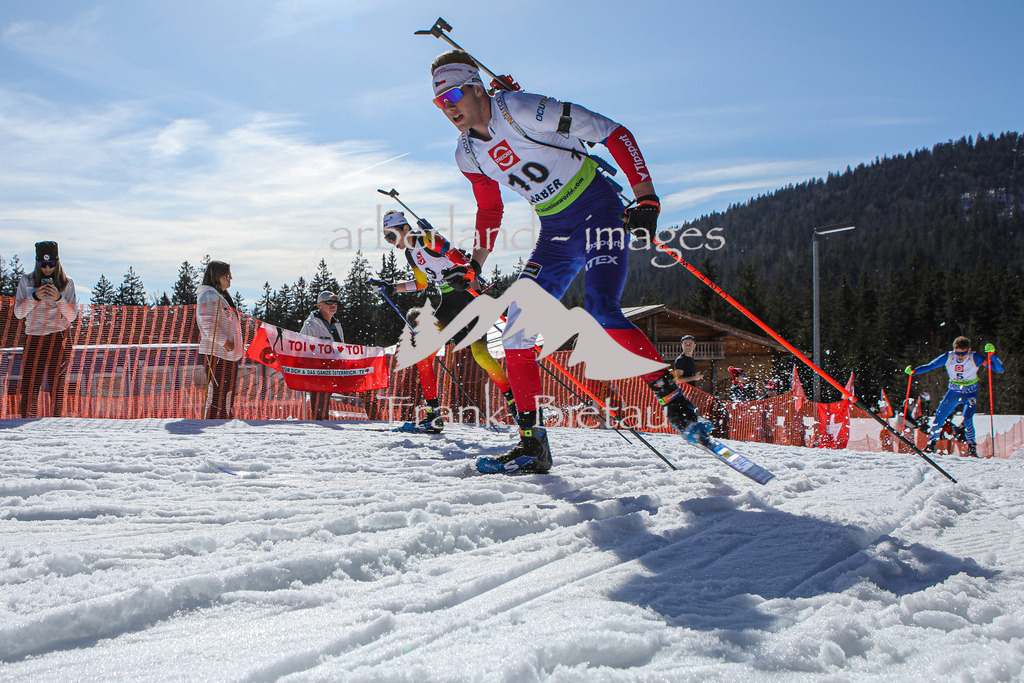 OE7A3832 | Temperaturen nah am zweistelligen Bereich und Sonne pur am Arber machen die Pisten weich und tiefe Spuren sind zu sehen