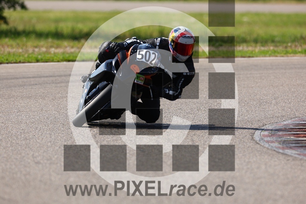 0502-20250427_00791 | Schöne Erinnerungen an spannende Momente - das festzuhalten ist unser Job. PIXELrace.de ist seit 2003 auf den Rennstrecken Europas unterwegs um die Action draußen beim Fahren und die wunderbare Stimmung imm Fahrerlager für euch einzufangen.
