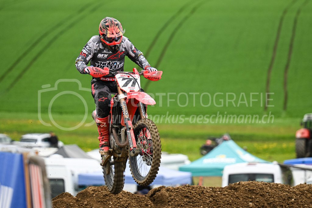 Motocross Schlatt bei Winterthur - 30. April 2023 | #71 Bottesi Alfeo aus Birmensdorf (CH) auf Honda CRF 450 in der Kategorie Senioren am Motocross Schlatt bei Winterthur, 30. April 2023. 
Instagram: @mx_schlatt | @mc_wila | @sam_schweiz
Bild: Sportfotografie Markus Aeschimann | www.markus-aeschimann.ch - Realisiert mit Pictrs.com