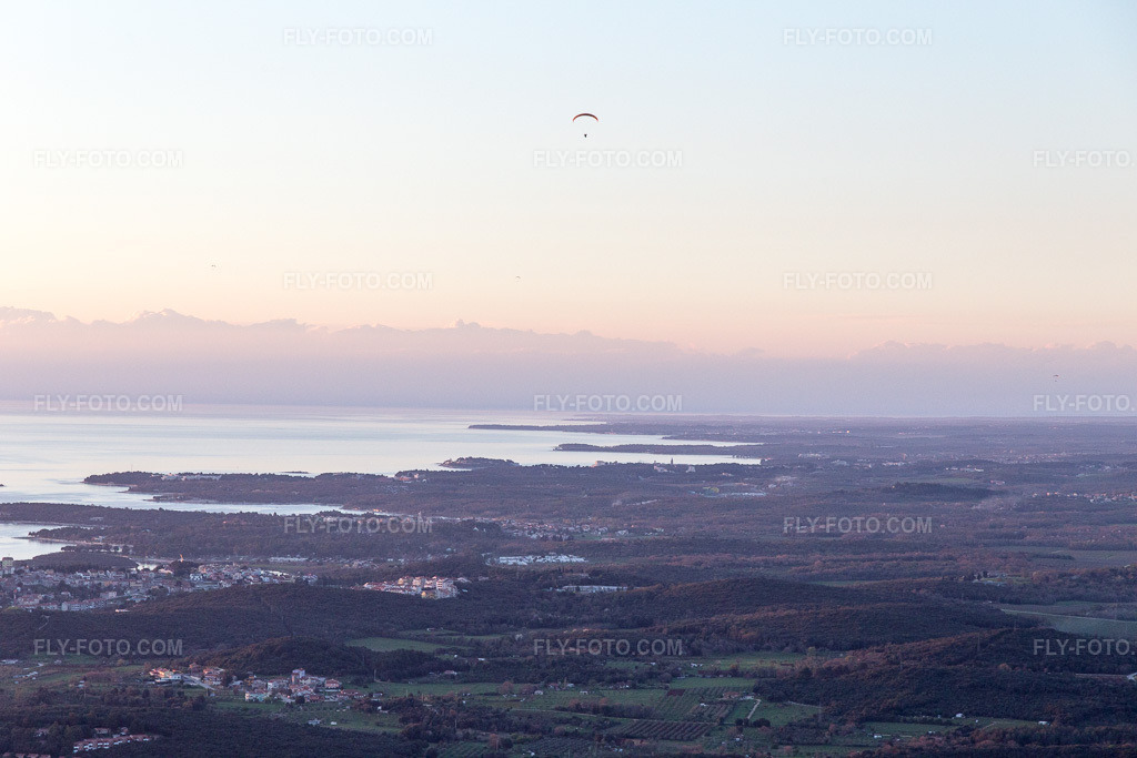 Aerial view: View of the town in Rovinj in the state Gespanschaft Istrien, Croatia. – Photo: IMG_106200.jpg taken on 04/13/2018 by Werner Riehm/FLY-FOTO.com – Resolution of the original: 5472 x 3648 px