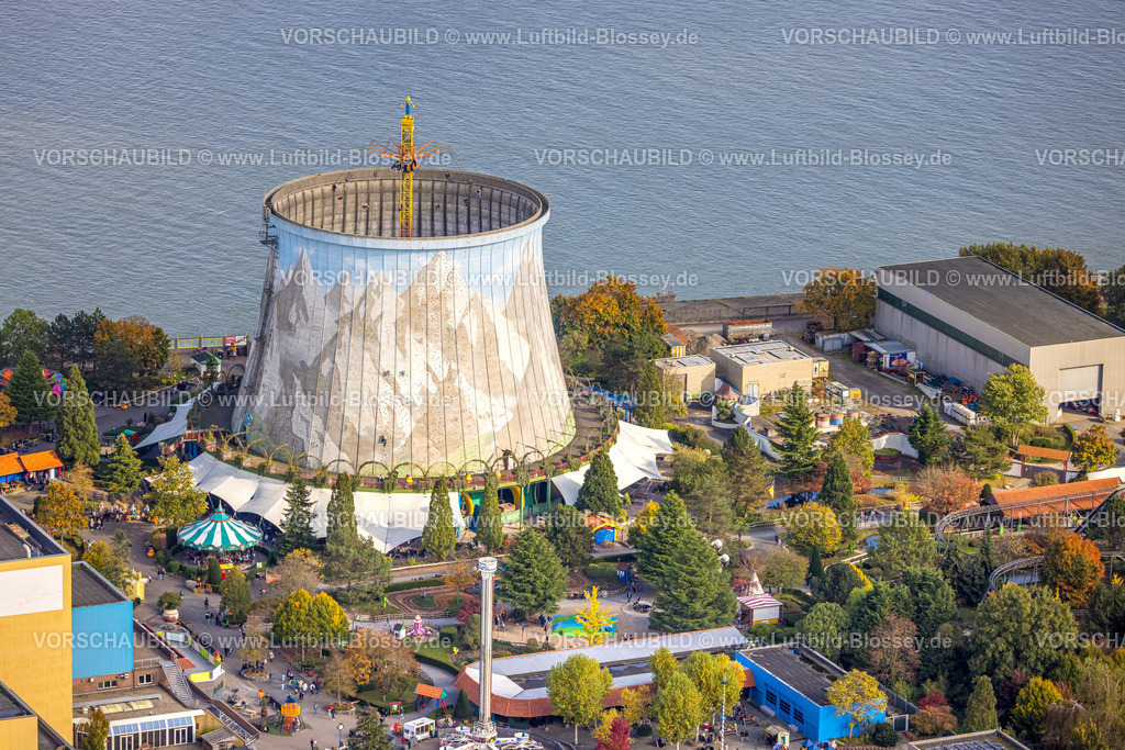 Kalkar251004980 | Luftbild, Kalkar Wunderland Freizeitpark am Fluss Rhein, Familienpark mit Events wie Kettenkarussell im Kühlturm, Achterbahn und Wildwasserbahn und Fahrgeschäften, Kongresszentrum, Gastronomie, Hönnepel, Kalkar, Niederrhein, Nordrhein-Westfalen, Deutschland