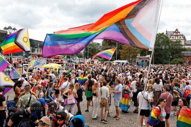20240817-2983-csd-darmstadt-HEN-FOTO | 17.08.2024 CSD Darmstadt + Motto Schillernd gegen Schund mit Demonstration + After Show Party + Happy Pride Darmstadt + Bühnenprogramm + Veranstaltung für LGBTQI+-Menschen + Schirmherr-in Tessa Ganserer (MdB) und Hanno Benz (OB) (Foto: Peter Henrich) - Realisiert mit Pictrs.com