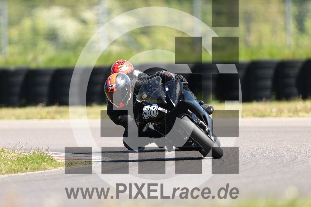0058-20260423_01203 | Schöne Erinnerungen an spannende Momente - das festzuhalten ist unser Job. PIXELrace.de ist seit 2003 auf den Rennstrecken Europas unterwegs um die Action draußen beim Fahren und die wunderbare Stimmung imm Fahrerlager für euch einzufangen.