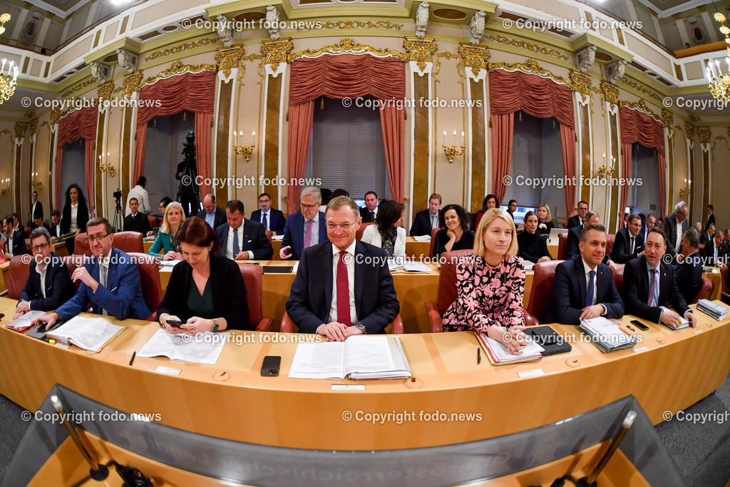 Landhaus Linz_ Promenade_ Landtagssitzung_ Budgetlandtag 2022_ 05.12.2022-6 | 05.12.2022, Landhaus Linz AUT, Promenade, Landtagssitzung, Budgetlandtag, im Bild LR Michael Lindner (SP), LR Markus Achleitner (VP), LRin Michaela Langer Weninger (VP), LH Thomas Stelzer (VP), LH-StvIn Christine Haberlander (VP), LR Wolfgang Hattmannsdorfer (VP), LH-Stv. Manfred Haimbuchner (FP)